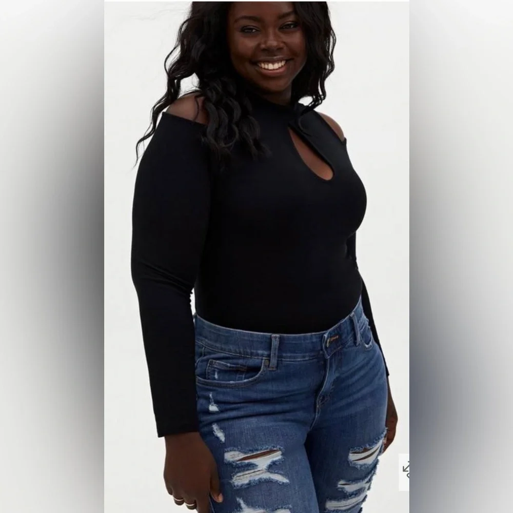 Torrid long sleeve cold shoulder black top in size 1X - Torrid Foxy fabric - Picture 3 of 9